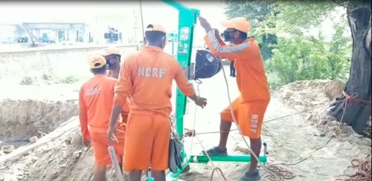 110 घंटे बाद भी नहीं मिला सीवर में गिरा शख्स, NDRF कर रही है तलाश