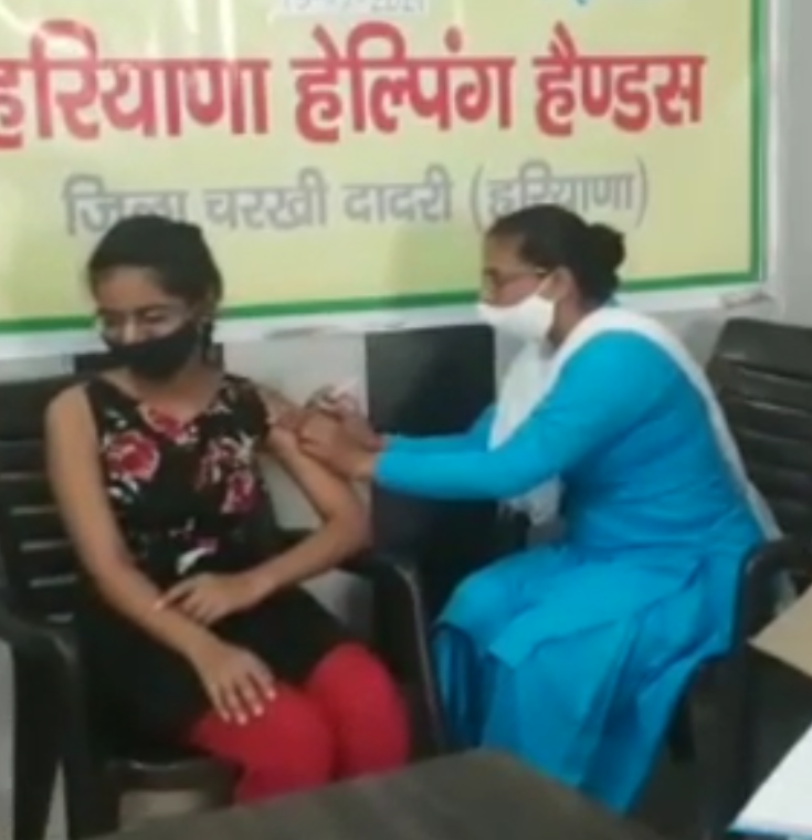 Covid 19 Vaccination: दादरी जिले में वैक्सीनेशन का कार्य युद्ध स्तर पर जारी