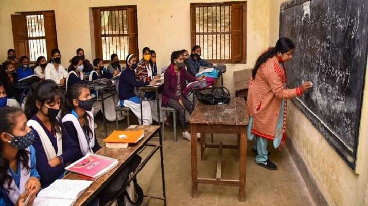 School Open in Haryana: फिर गूंजी स्कूल में घंटी !