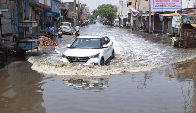 फरीदाबाद की सड़कें जर्जर हालात में