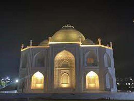 Taj mahal In Burhanpur पत्नी को किया गिफ्ट