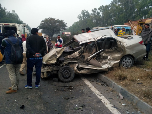 2 Died in Road Accident: कारों की आमने सामने की टक्कर में दो की मौत