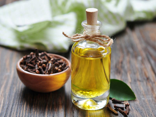 Amazing Benefits of Clove Oil for Health सेहत के लिए लौंग के तेल के चमत्कारी फायदे