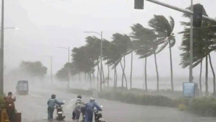 Cyclone Jawad Latest News चक्रवाती तूफान जवाद की ‘दस्तक पश्चिम बंगाल में हो रही बारिश, देखें वीडियो