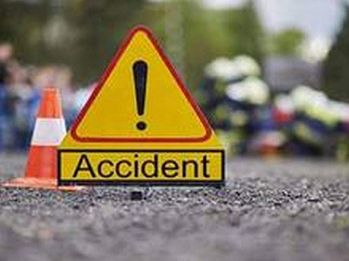 Road Accident In Karnal कारों की आमने-सामने भिड़ंत में तीन लोग घायल