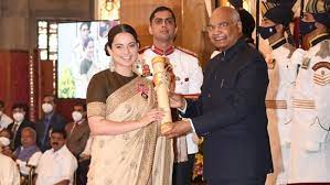 Kangana Ranaut Receives Padma Shri Award कंगना रनौत ने हासिल किया पद्मश्री पुरस्कार