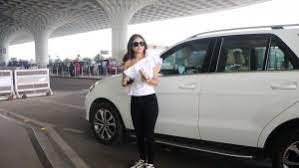 Mouni Roy Spotted at Jodhpur Airport जोधपुर एयरपोर्ट पर स्पॉट हुईं मौनी रॉय