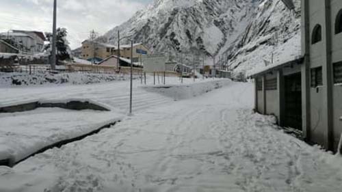 Snowfall In Uttarakhand: उत्तराखंड में बदरीनाथ-हेमकुंड और पिथौरागढ़ में शुरू हुई सीजन की पहली बर्फबारी