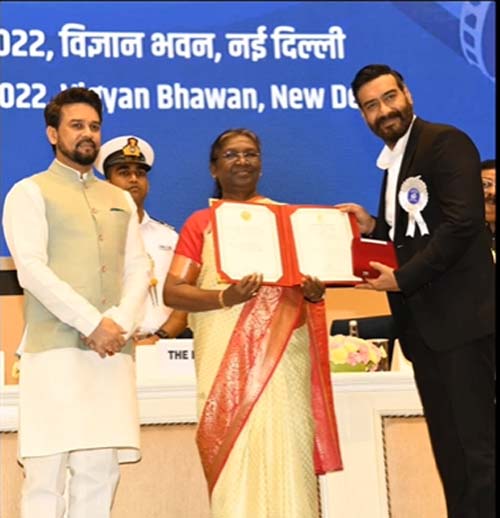 Ajay Devgan Gets National Award for Tanhaji: ‘तानाजी’ के लिए अजय देवगन को मिला राष्ट्रीय पुरस्कार, जीत का जश्न मनाते हुए अजय देवगन ने शेयर की दो पोस्ट