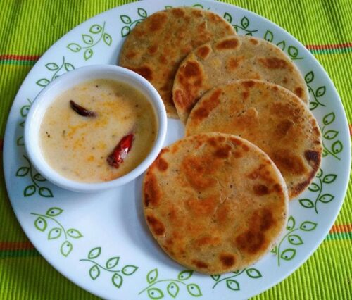 Gujarati Style Bhakri Recipe: मेहमानों के लिए लंच में बनाएं गुजराती स्टाइल भाखरी