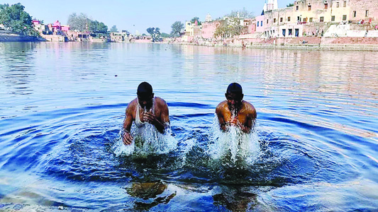 Jind Pandu Pindara : ज्येष्ठ माह की अमावस्या पर श्रद्धालुओं ने लगाई पिंडारा तीर्थ में डुबकी