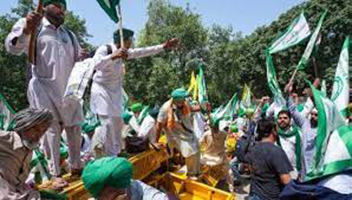 Wrestlers Protest in Delhi 8 May : प्रदर्शन में शामिल होने के लिए किसानों ने अवरोधक तोड़े