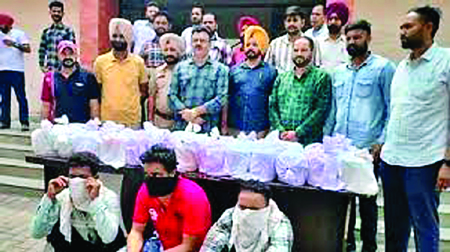 Amritsar News : भारत-पाक सीमा पर 3 आरोपियों से 41 किलो हेरोइन बरामद