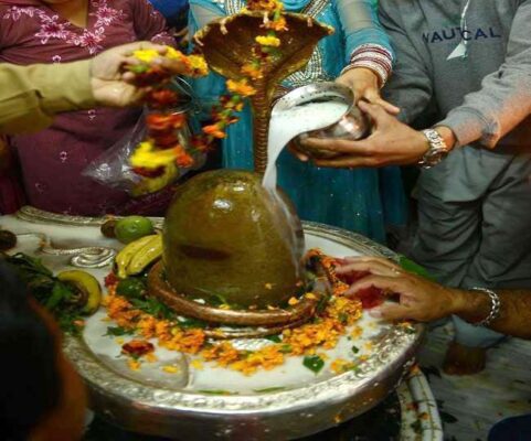 Last Monday Of Sawan : शिव मंदिरों में भक्तों का सैलाब उमड़ा