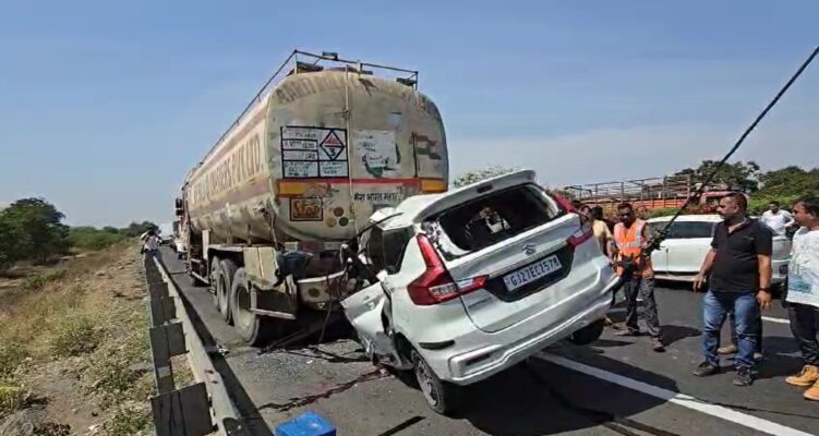 Gujarat Accident News : अहमदाबाद-वडोदरा एक्सप्रेस वे पर ट्रेलर में जा घुसी कार, हादसे में 10 लोगों की मौत