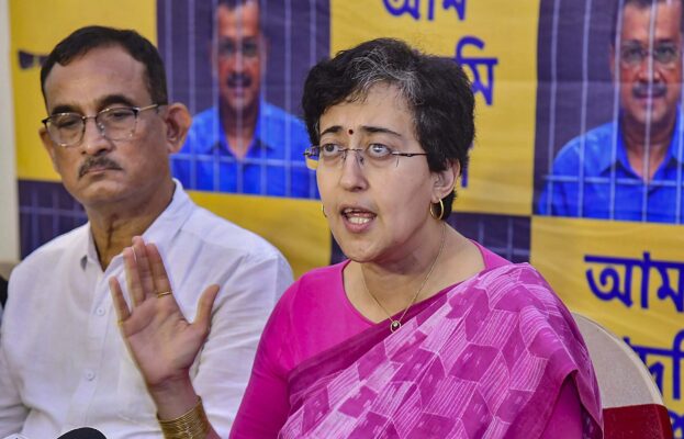 Atishi Slams BJP : दिल्ली में राष्ट्रपति शासन लगाने की साजिश रची जा रही : आतिशी