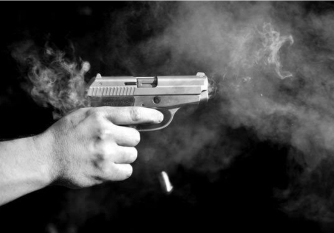 Bullets Fired At Young Man : तीन युवकों ने एक युवक के साथ मरपीट कर उस पर बारी-बारी से चलाई गोलियां 