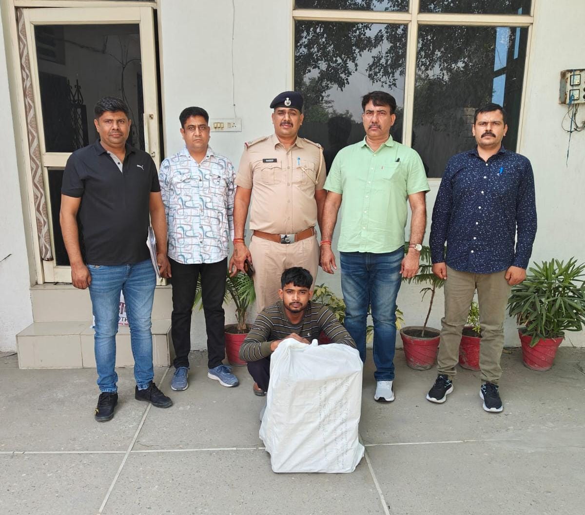 2400 Banned Drug Injections Recovered : 2400 नशीले प्रतिबंधित इंजेक्शन की खेप सहित सप्लायर को गिरफ्तार किया