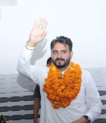 Karnal JJP Candidate Devendar Kadian : कांग्रेस ने डमी कैंडिडेट देकर खट्टर को जिताने का सीधा संकेत दिया  : देवेंद्र कादियान 