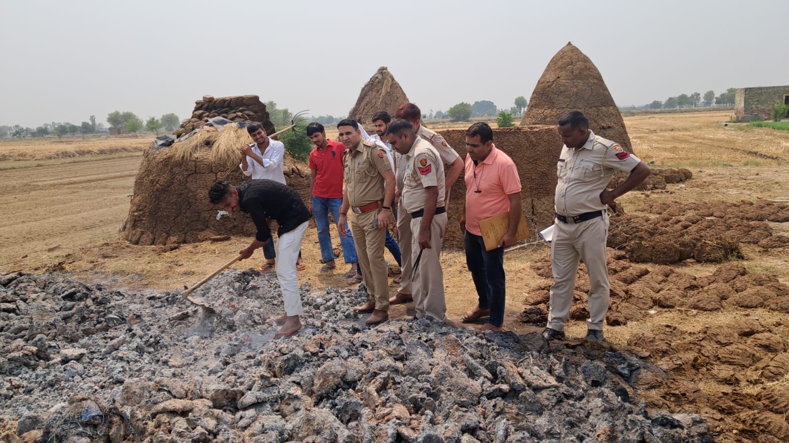 Human Remains Found In Bitora Fire : गांव किवाना जले हुए बिटौड़े की आग में इंसानी अवशेष मिलने पर सनसनी फैल गई