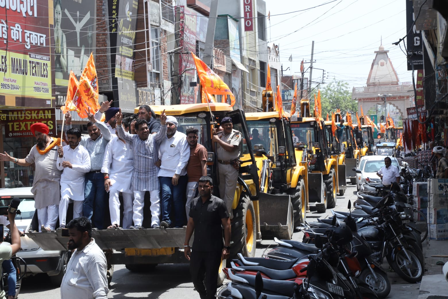 Bulldozer Baba’s Visit To Sirsa : बुलडोजर बाबा (मुख्यमंत्री योगी आदित्यनाथ) के सिरसा आने से पहले निकाली बुलडोजर रैली