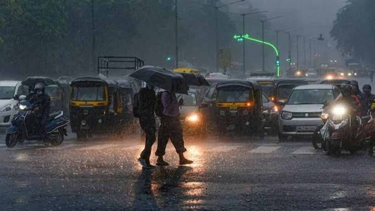 Rain With Strong Winds : दिल्ली एनसीआर में अचानक बदला मौसम का मिज़ाज, तेज आंधी के साथ हुई बरसात