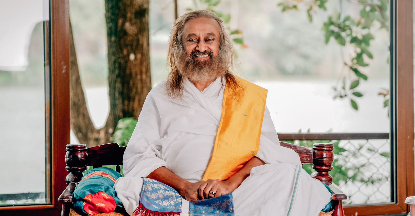 Gurudev Sri Sri Ravi Shankar : जीवन में कुशलता प्राप्त करना ही योग : गुरुदेव श्री श्री रवि शंकर 