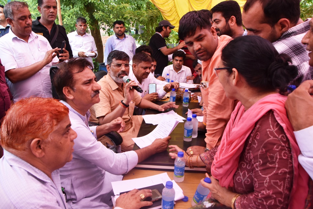 Aapki Sarkar Aapke Dwar Programme : बीते साढ़े 9 सालों में राज्य सरकार ने हर वर्ग की खुशहाली का रखा विशेष ध्यान : मंत्री ढांडा