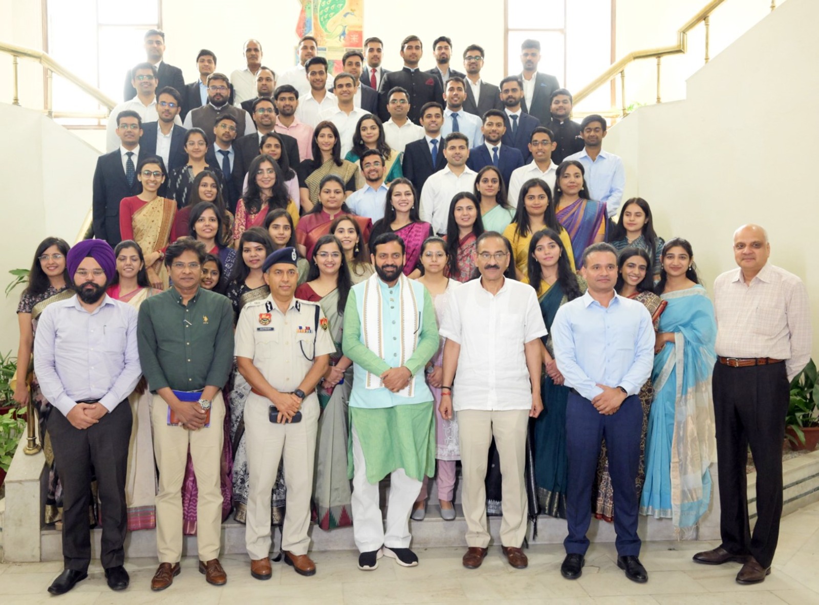 UPSC Candidates Honored By CM : UPSC में चयनित हरियाणा के 61 अभ्यर्थियों को सीएम सैनी ने किया सम्मानित