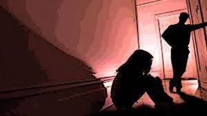 Stepfather Raped Minor Daughter : सौतेले पिता ने नाबालिग बेटी के साथ किया दुष्कर्म, नाबालिग तीन महीने की गर्भवती