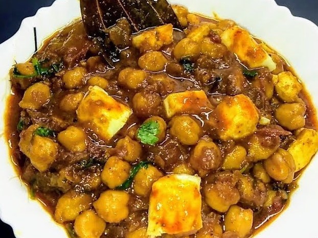 Chole-Paneer Unique Recipe : सावन में सात्विक भोजन करने वाले इस रेसिपी को करें ट्राई 