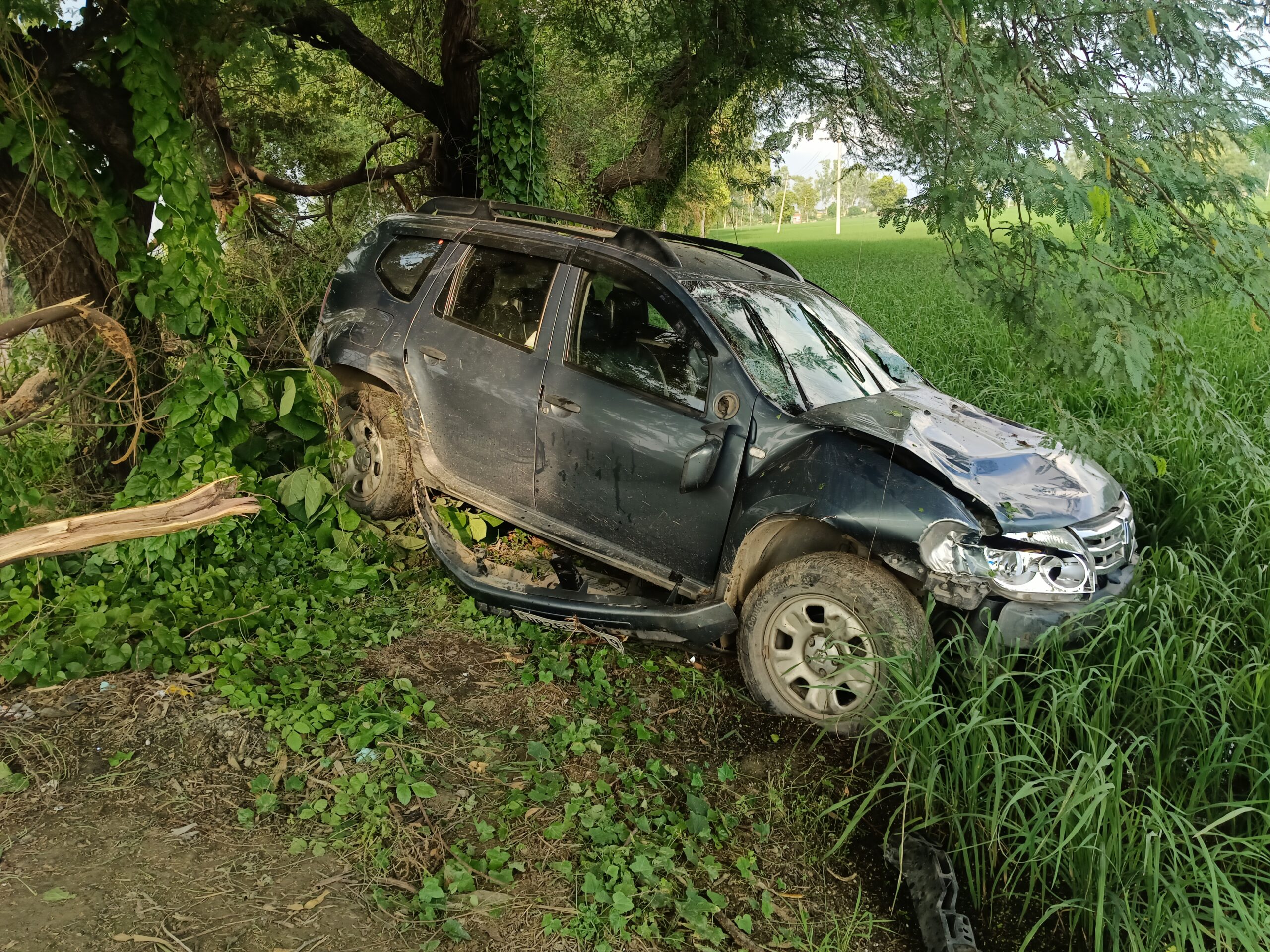 Accident In Panipat : पेड़ के नीचे खड़े दो छात्रों को कार चालक ने मारी टक्कर, दोनों की मौत