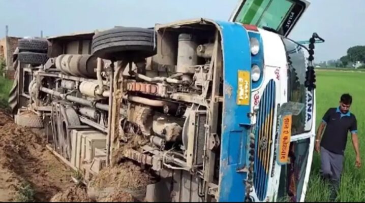 Fatehabad Road Accident : रोडवेज बस पलटने से 20 लोग घायल