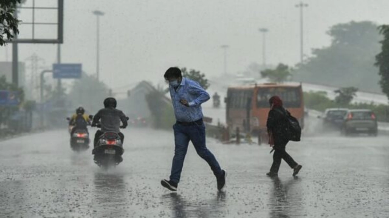 Haryana Weather Update: हरियाणा के 8 जिलों में होगी जोरदार बारिश, IMD ने जारी किया अलर्ट, जानिए कैसा रहेगा आज का मौसम