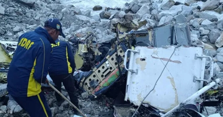 Kedarnath Helicopter Crash : MI-17 से छिटककर मंदाकिनी नदी में गिरा क्षतिग्रस्त क्रिस्टल हेलीकॉप्टर