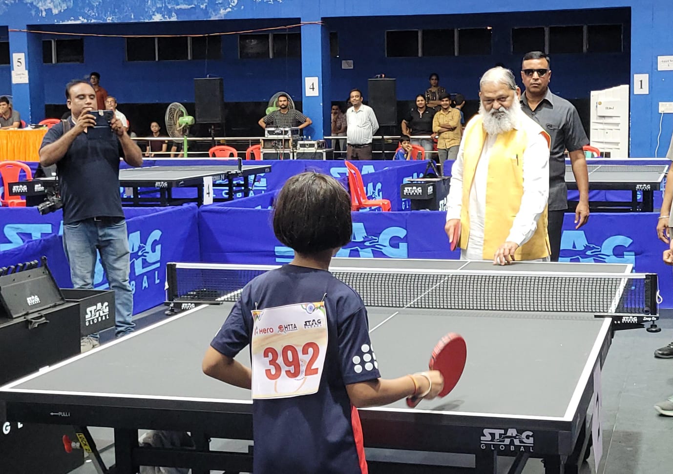 State Level Table Tennis Competition : पूर्व गृह मंत्री अनिल विज ने शॉट लगाते हुए राज्यस्तरीय टेबल टेनिस प्रतियोगिता का किया आगाज