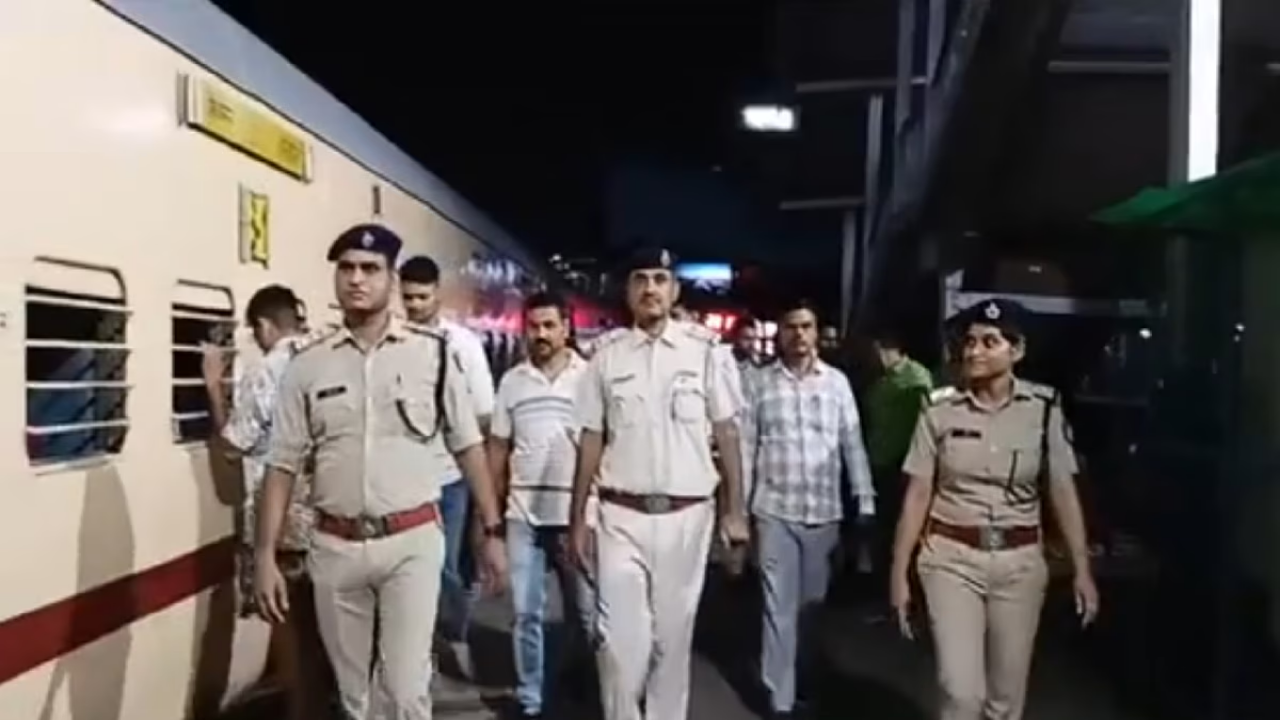 Haryana Train Checking: चुनाव के माहौल में हो रही थी पुलिस चेकिंग, मिला कुछ ऐसा की RPF के लोग हुए दंग