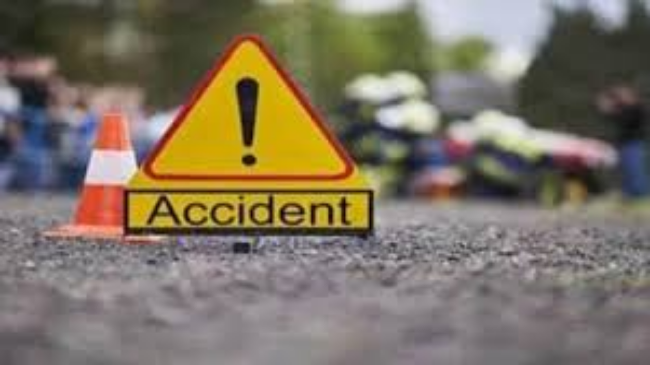 Road Accident: दर्दनाक सड़क हादसा! टाटा मैजिक में ट्रक ने मारी टक्कर, 7 की मौत