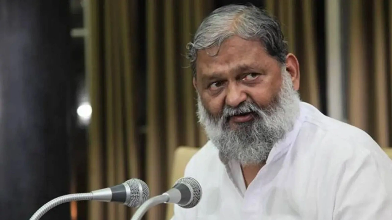 Anil Vij: मंत्री बनते ही एक्शन में आए अनिल विज, पहले दिन गायब अधिकारियों को लगाई फटकार