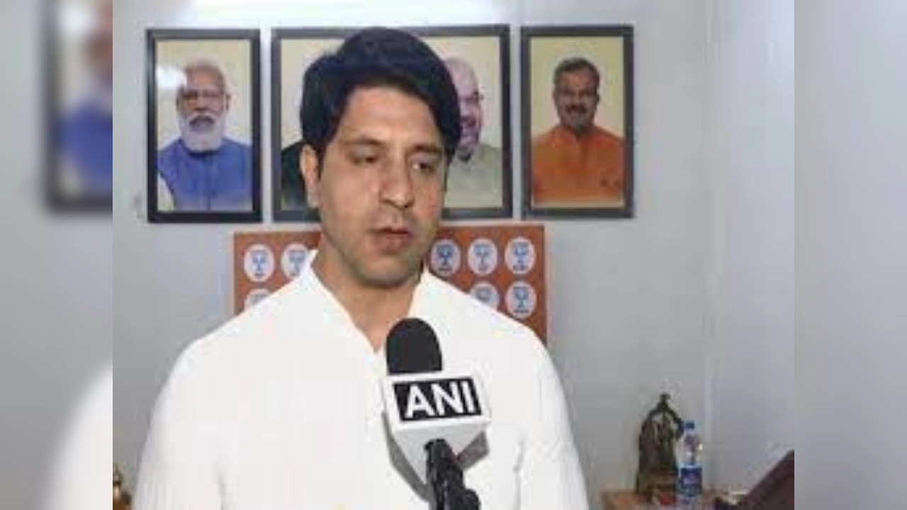 Shehzad Poonawala: “राहुल गांधी नफरत की दुकान हैं…” कांग्रेस के आरोप पर बीजेपी प्रवक्ता का पलटवार