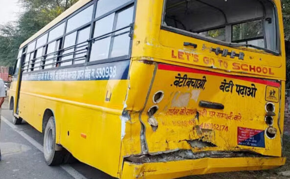 School Bus Accident : स्कूली बस और डंपर की ऐसे हुई भिड़ंत, बाल-बाल बचे बच्चे और स्टाफ