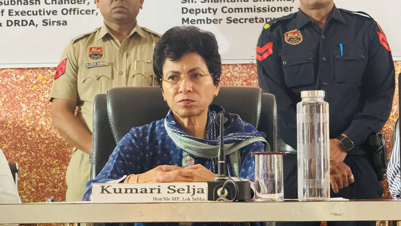 Kumari Selja के तीखे तेवर : सरकार को चौकन्ना करना हमारा काम, गलत होगा तो सरकार को कटघरे में खड़ा करेंगे