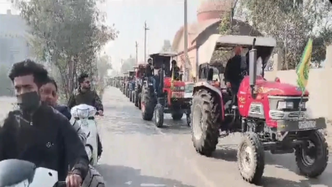 Farmers Protest: किसानों ने अंबाला में निकाला ट्रैक्टर मार्च, आक्रोश में आकर केंद्र सरकार का फूंका पुतला